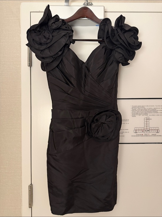 Tadashi Shoji Dresses & Skirts - Vintage Tadashi Black Rosette-Shoulder Cocktail Dress